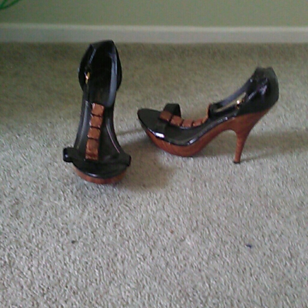 Woman's shoes